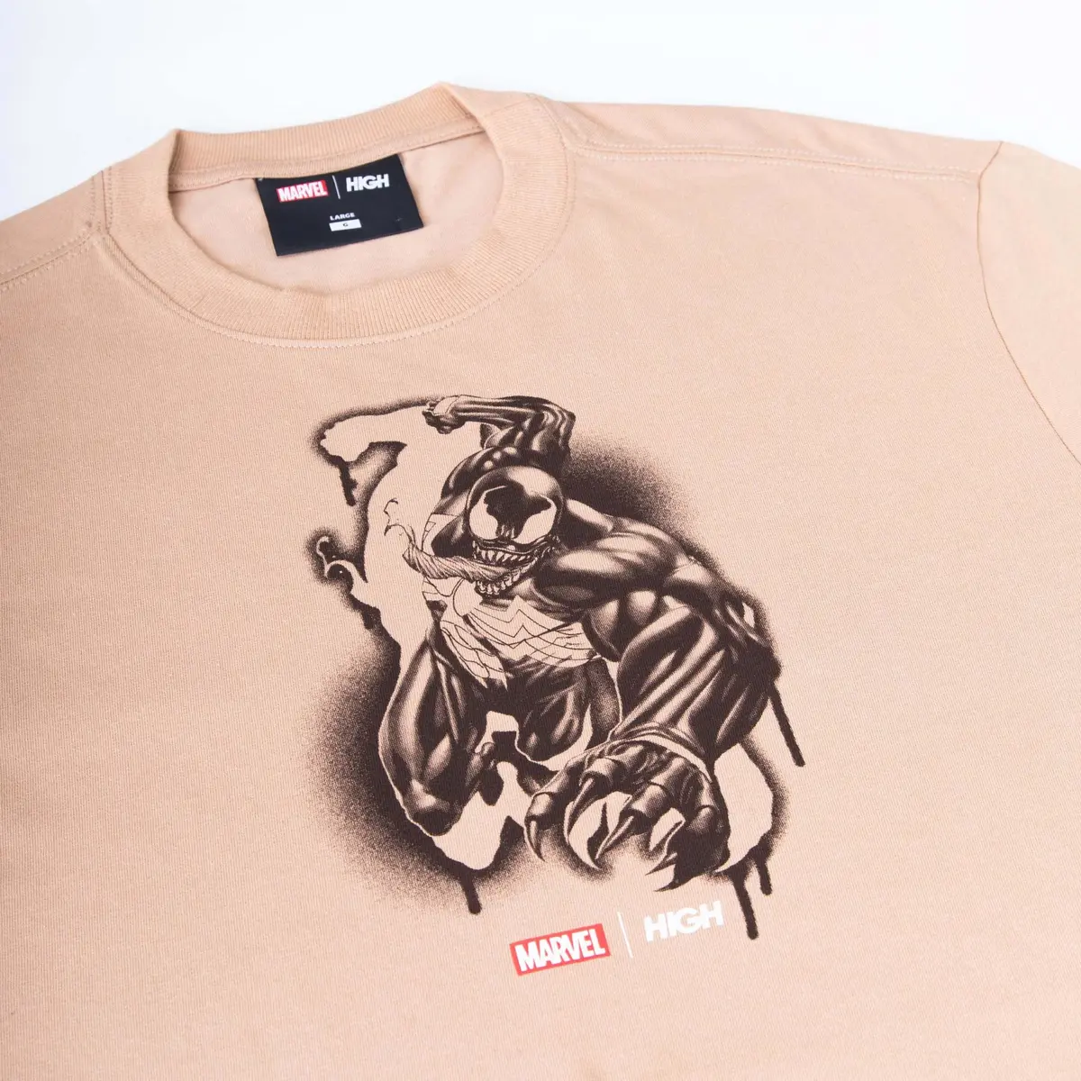 CAMISETA HIGH MARVEL VENOM SAND