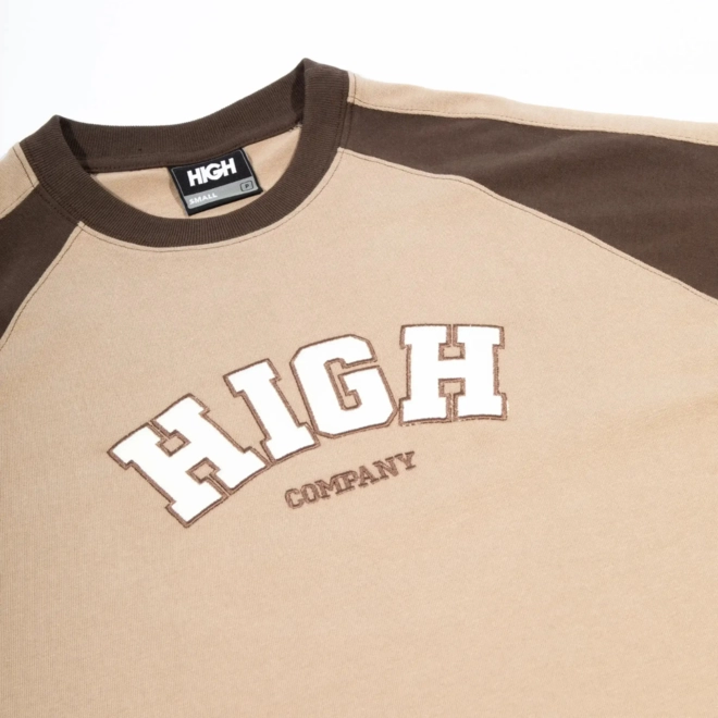 CAMISETA HIGH COLLEGE