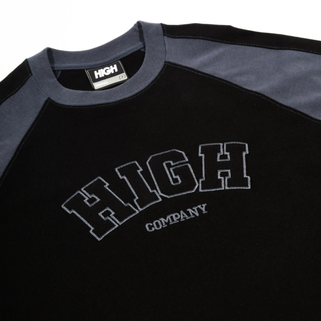 CAMISETA HIGH COLLEGE