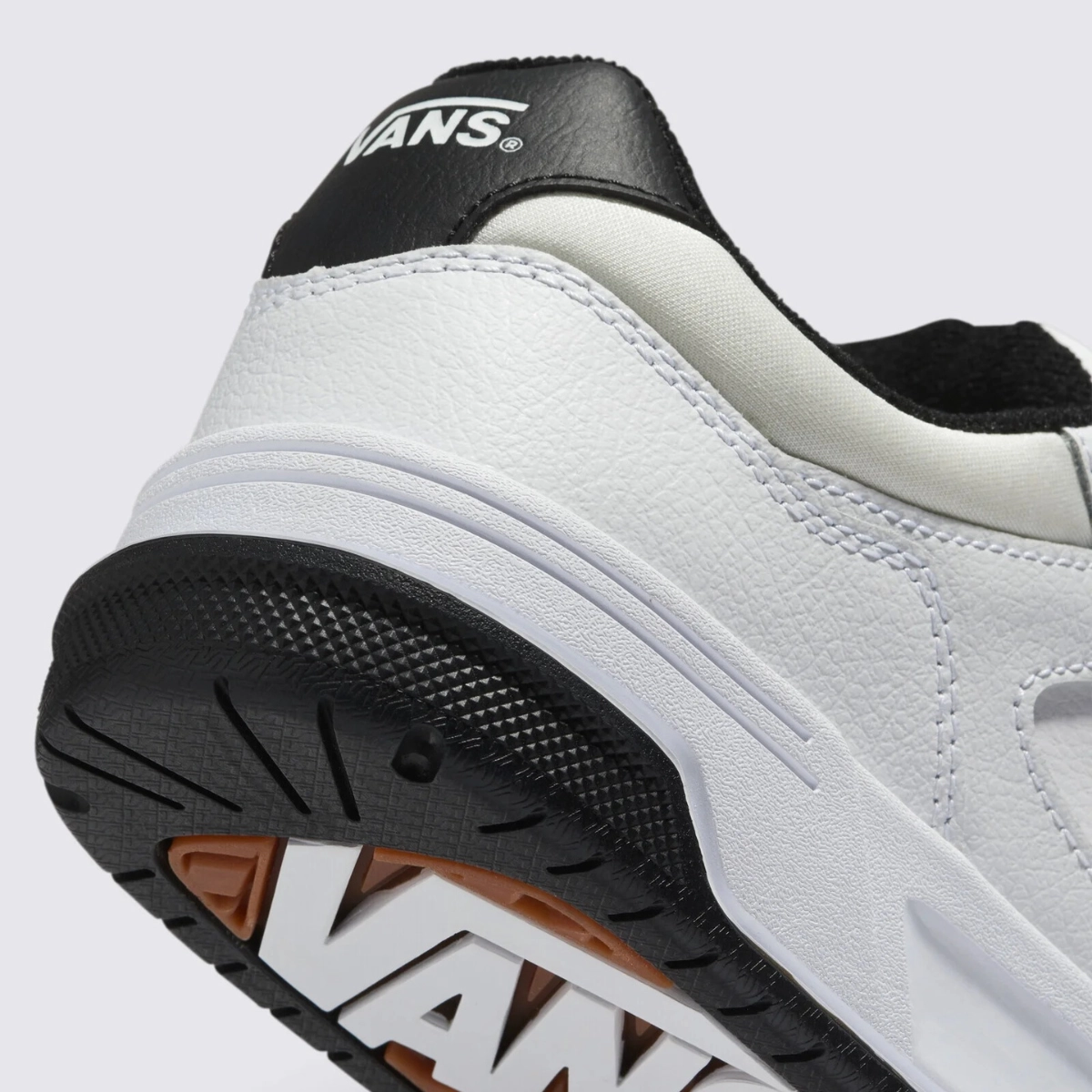 TENIS VANS UPLAND WHITE BLACK