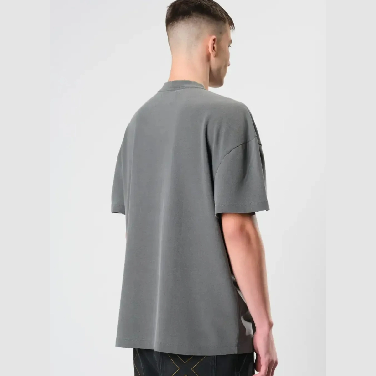 CAMISETA THESAINT OVERSIZED DISFARCE