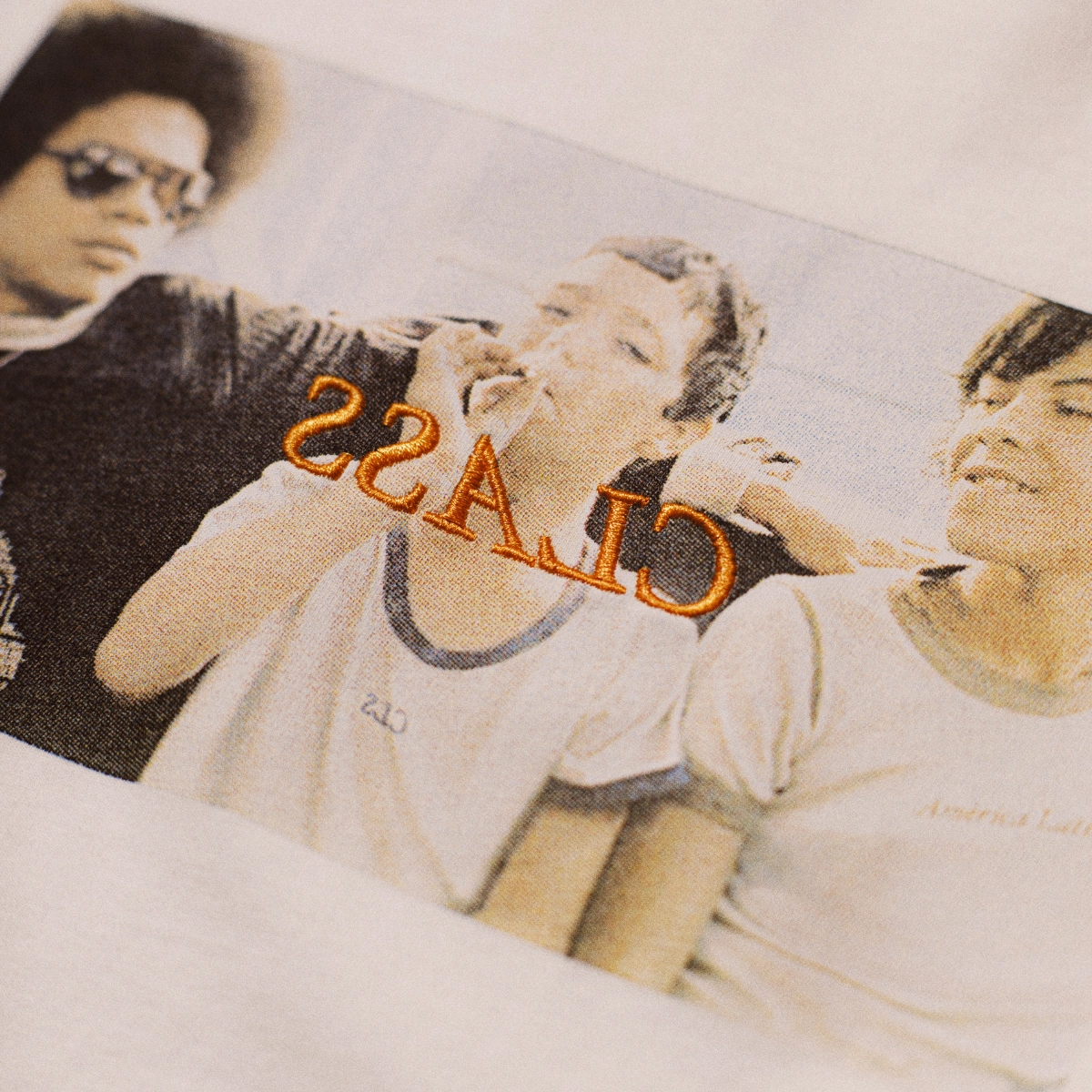 CAMISETA CLASS "FODA-SE" OFF-WHITE