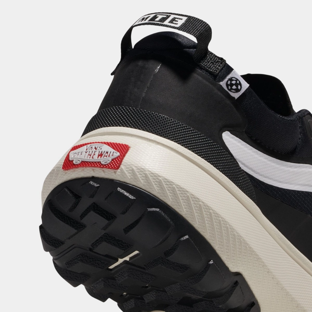 TENIS VANS CROSSPAT MTE BLACK WHITE