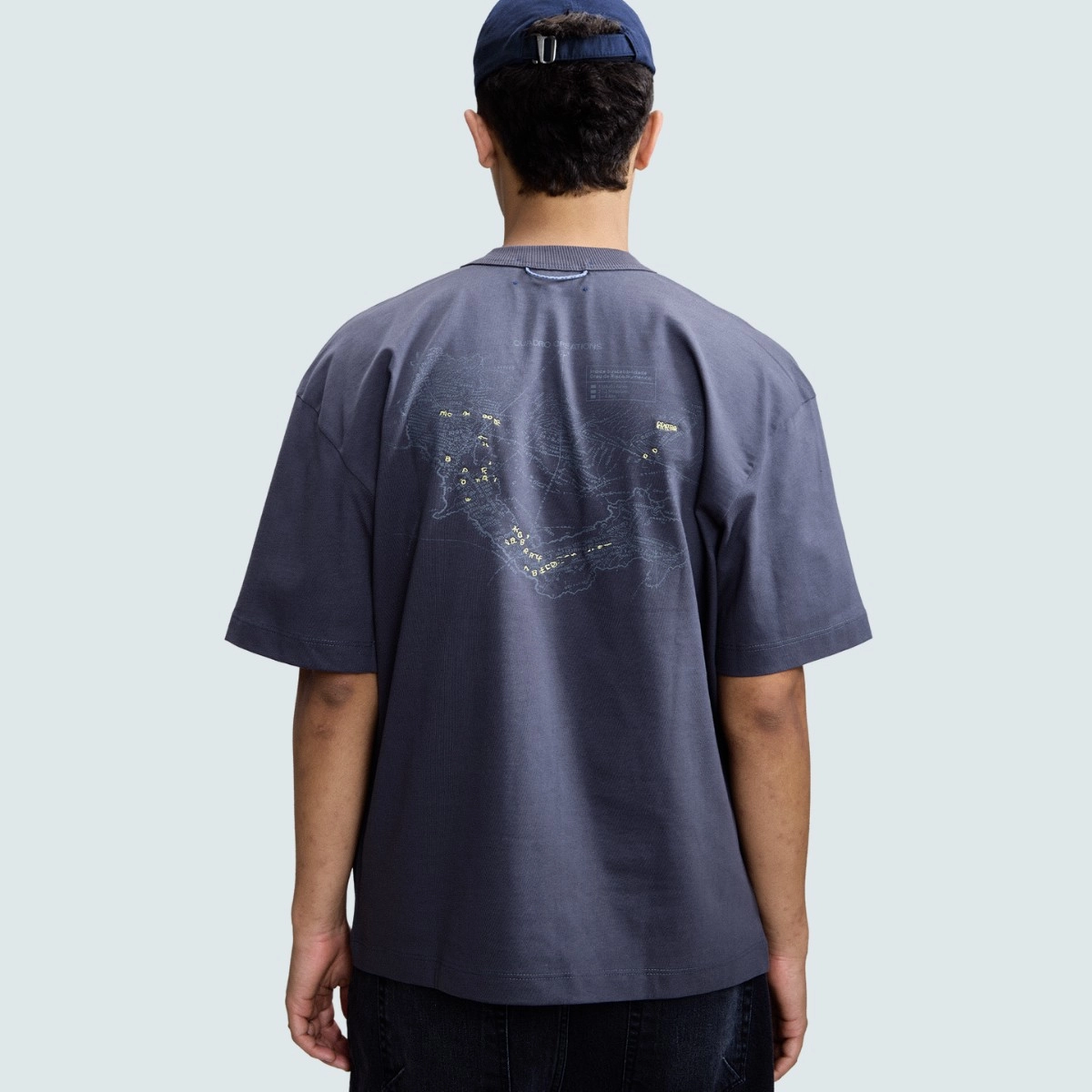 CAMISETA QC MAPS BOXY DARK