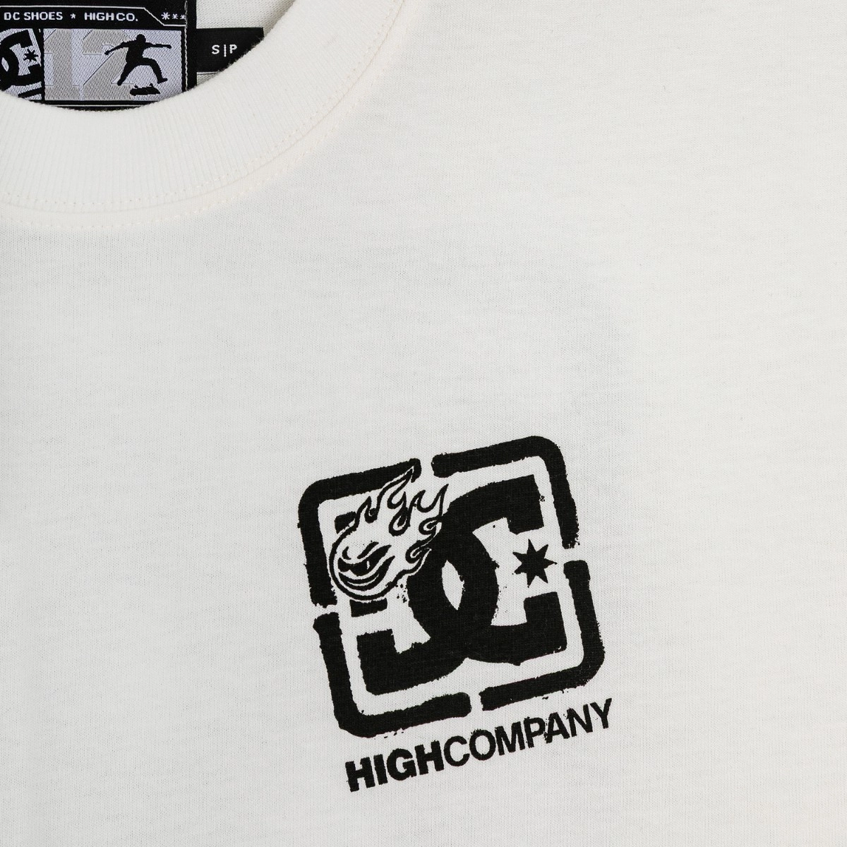 CAMISETA HIGH x DC SPRAY WHITE