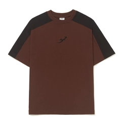 CAMISETA BARRA RECORTADA B GARÇA MARROM