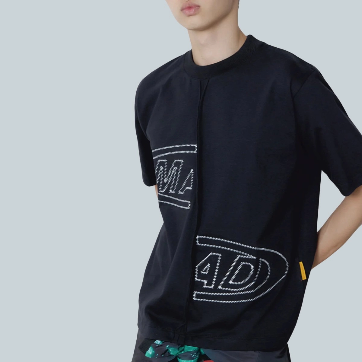 CAMISETA MAD PORTAL BORDADA