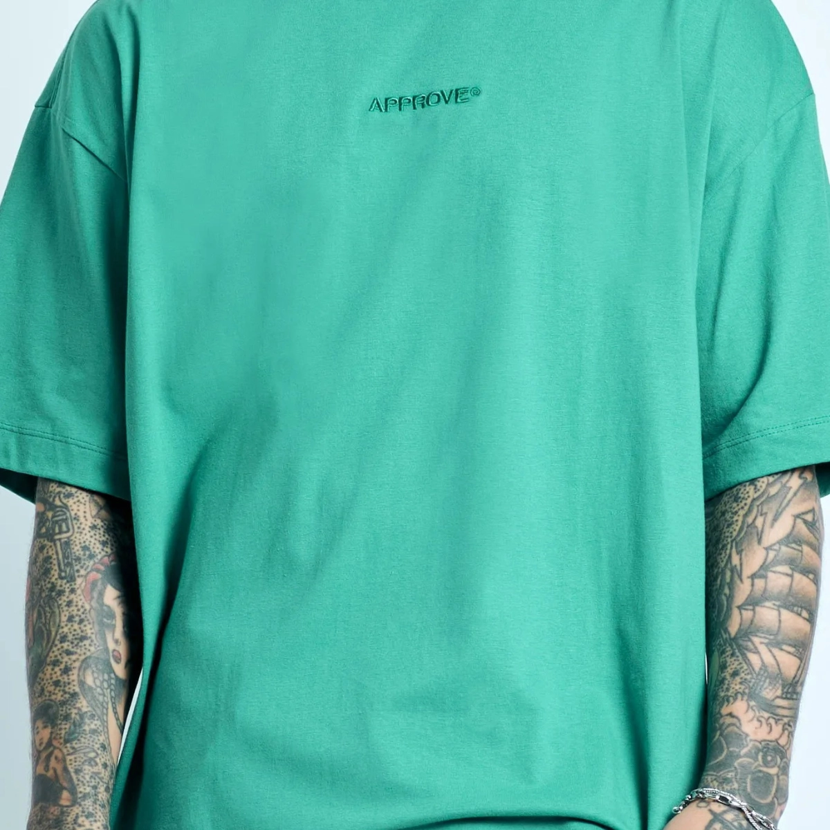 CAMISETA APPROVE HUGE MONOCHROMATIC