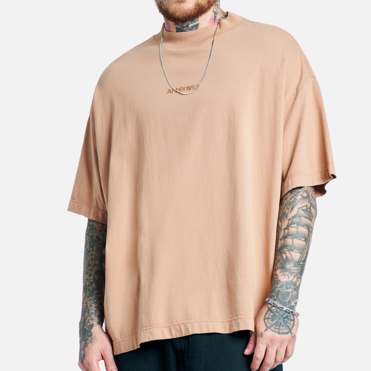 CAMISETA APPROVE HUGE MONOCHROMATIC