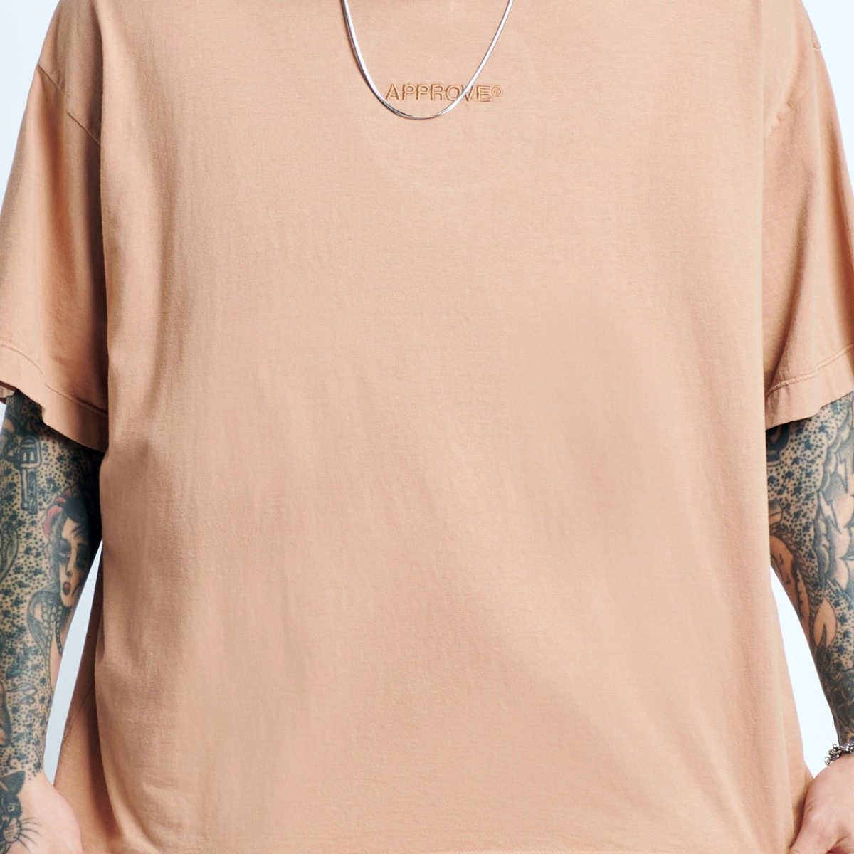 CAMISETA APPROVE HUGE MONOCHROMATIC