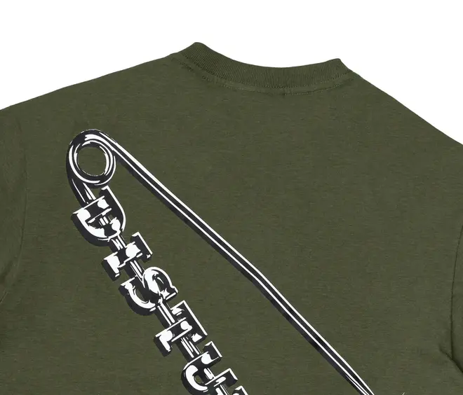 CAMISETA DISTURB SAFETI PIN
