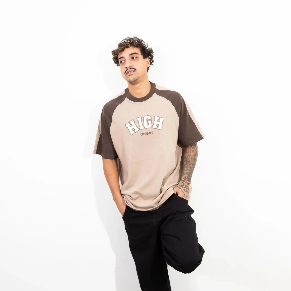 CAMISETA HIGH COLLEGE