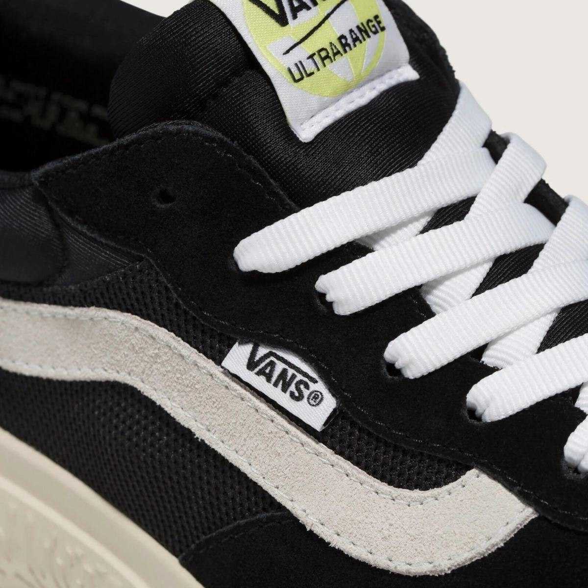 TENIS ULTRARANGE NEO VR3 BLACK WHITE