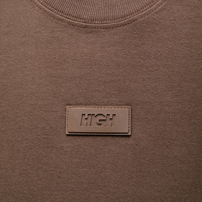 CAMISETA HIGH PATCH EMBOSSED BROWN