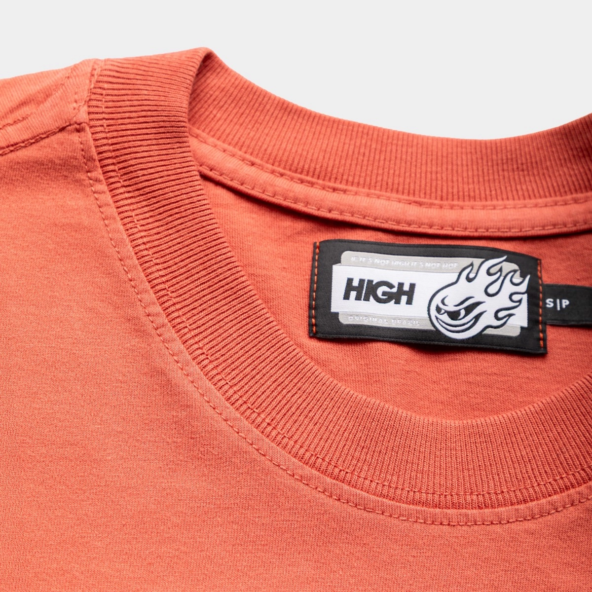 CAMISETA HIGH MINIMAL PATCH CORAL